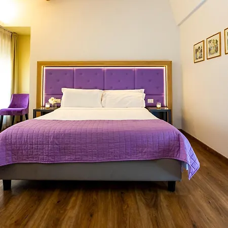 Hotel Corona מלון