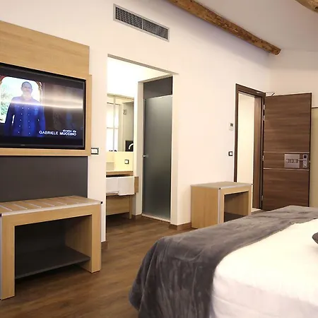 Hotel Corona Hotell